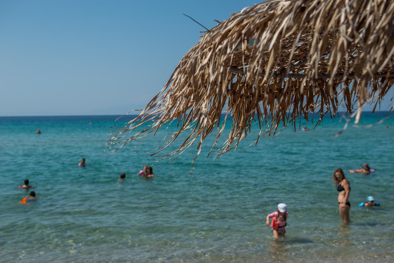 Georgalas Sun Beach Rooms Nea Kallikrateia ภายนอก รูปภาพ